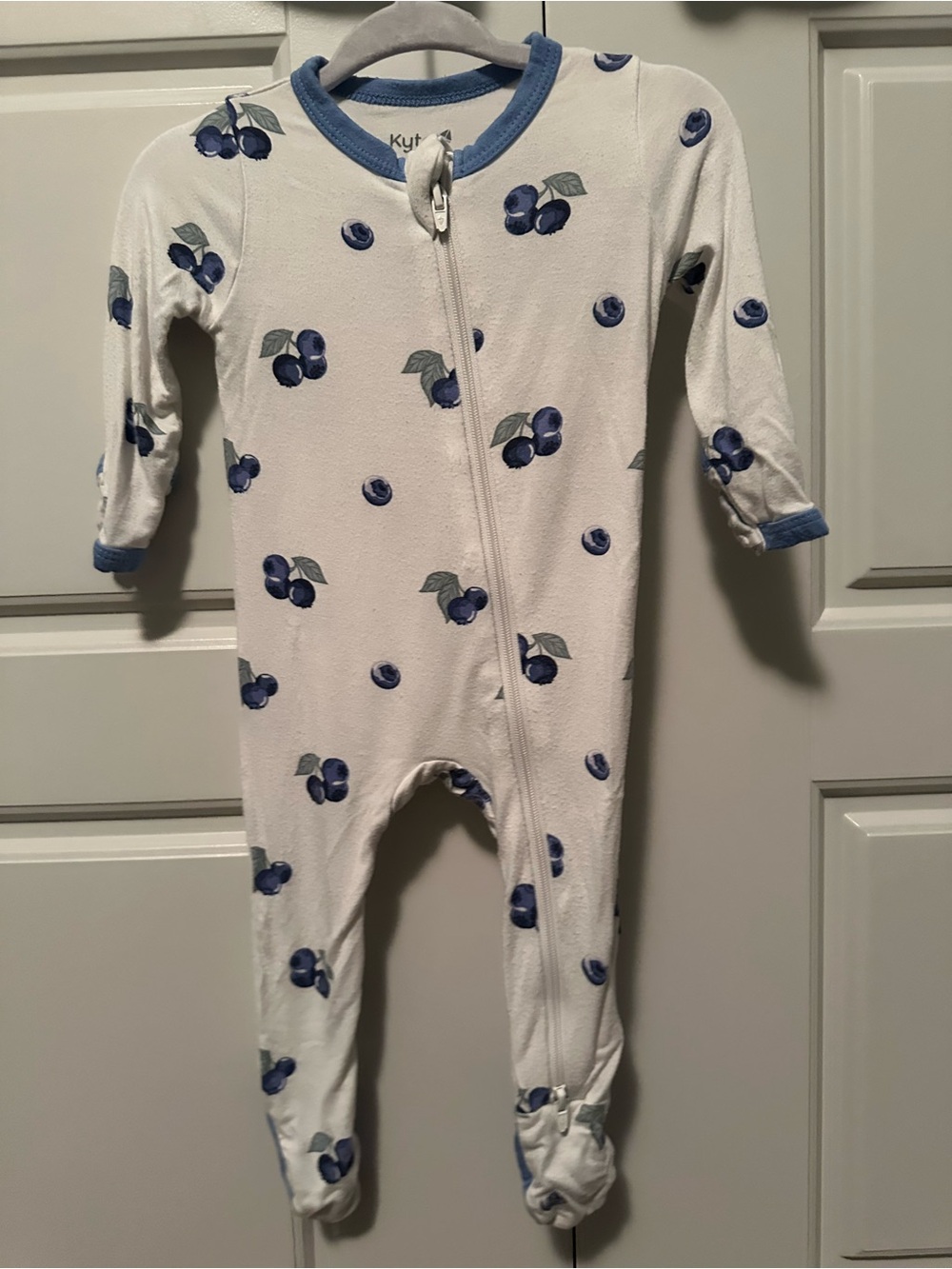 Kyte baby blueberry print zipper pajamas